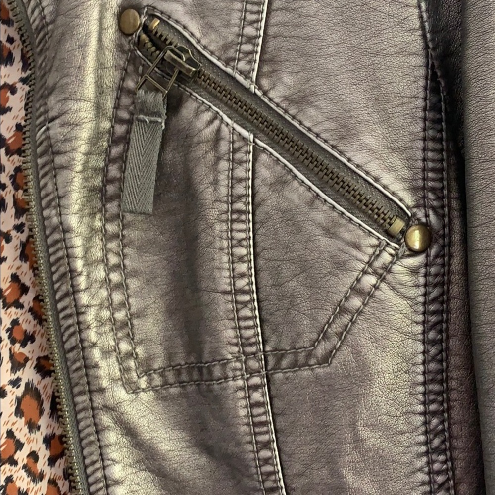 Forever 21 Jacket. Size Small - Picture 3 of 5
